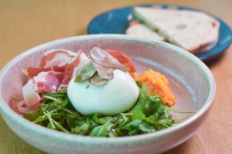 Burrata e Prosciutto - creamy burrata with prosciutto crudo